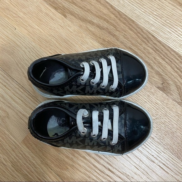 Michael Kors Low Top Sneaker Sz 5 Baby Kids Girls - Picture 3 of 7